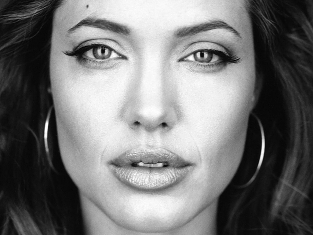 Click to Enlarge

Name: Angelina-Jolie-121.JPG
Size: 83 KB
