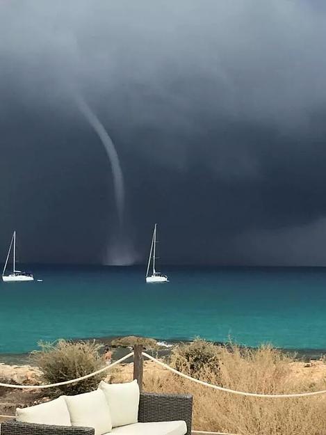 Click to Enlarge

Name: Twister off Formentera.jpg
Size: 41 KB
