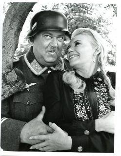 Click to Enlarge

Name: Sergeant Schultz(John Banner) and Fraulein Hilda(Sigrid Valdis)_  _).jpg
Size: 19 KB