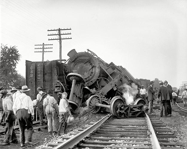 Click to Enlarge

Name: massive-train-collission-1922.jpg
Size: 636 KB