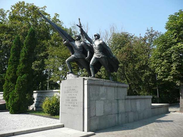 Click to Enlarge

Name: kaliningrad-monument-for-the-1200-guardsmen-03.jpg
Size: 61 KB