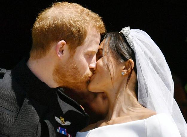 Click to Enlarge

Name: HARRYKiSS.jpg
Size: 69 KB