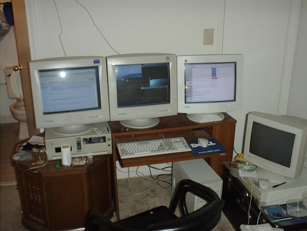 Click to Enlarge

Name: ghetto-desk-010604.jpg
Size: 105 KB