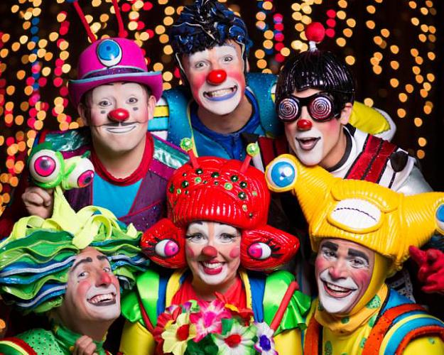 Click to Enlarge

Name: Clowns-2.jpg
Size: 340 KB