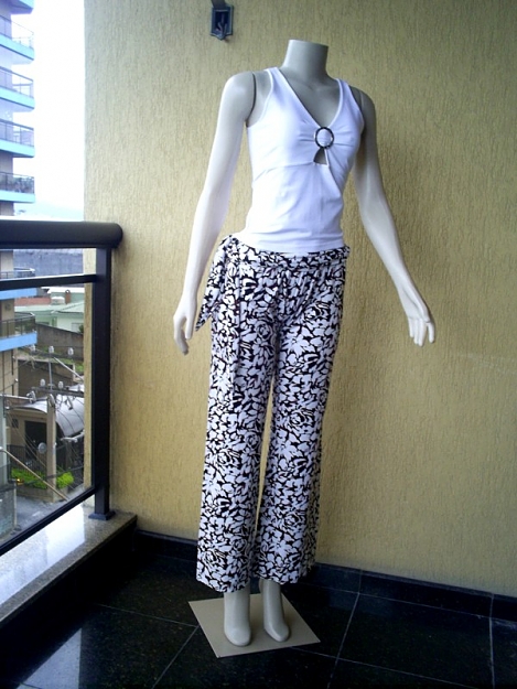 Click to Enlarge

Name: pantalona_estampada_floral1.jpg
Size: 125 KB