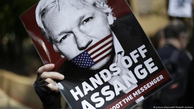 Click to Enlarge

Name: assange 3.jpg
Size: 52 KB