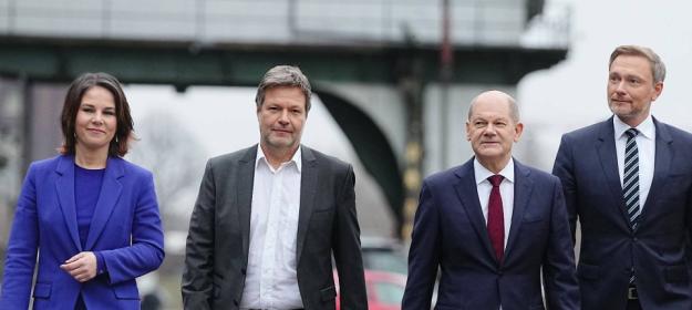 Click to Enlarge

Name: die-parteichefs-der-drei.jpg
Size: 86 KB