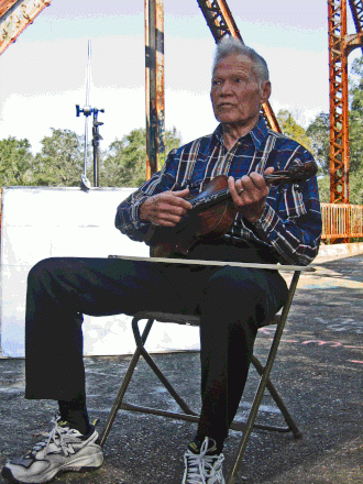Click to Enlarge

Name: Vassar_Clements,_October_2004.gif
Size: 69 KB