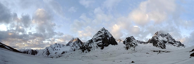 Click to Enlarge

Name: thallepanorama1flatcropsmall2.jpg
Size: 78 KB