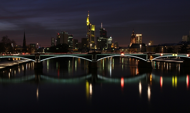 Click to Enlarge

Name: Frohe-Weihnachten-Frankfurt-3-a23347666.jpg
Size: 324 KB